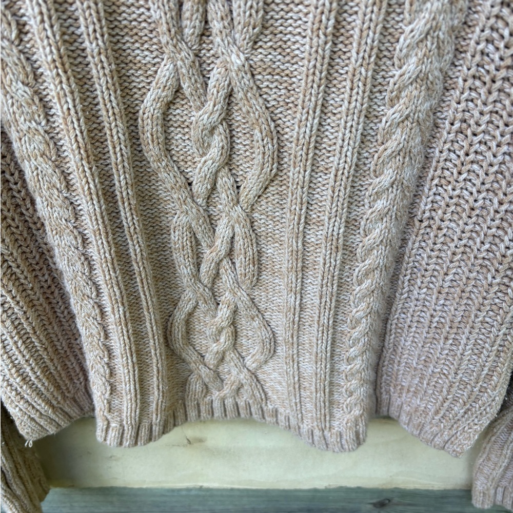 Old Navy Cable Knit Beige Sweater - Picture 4 of 6